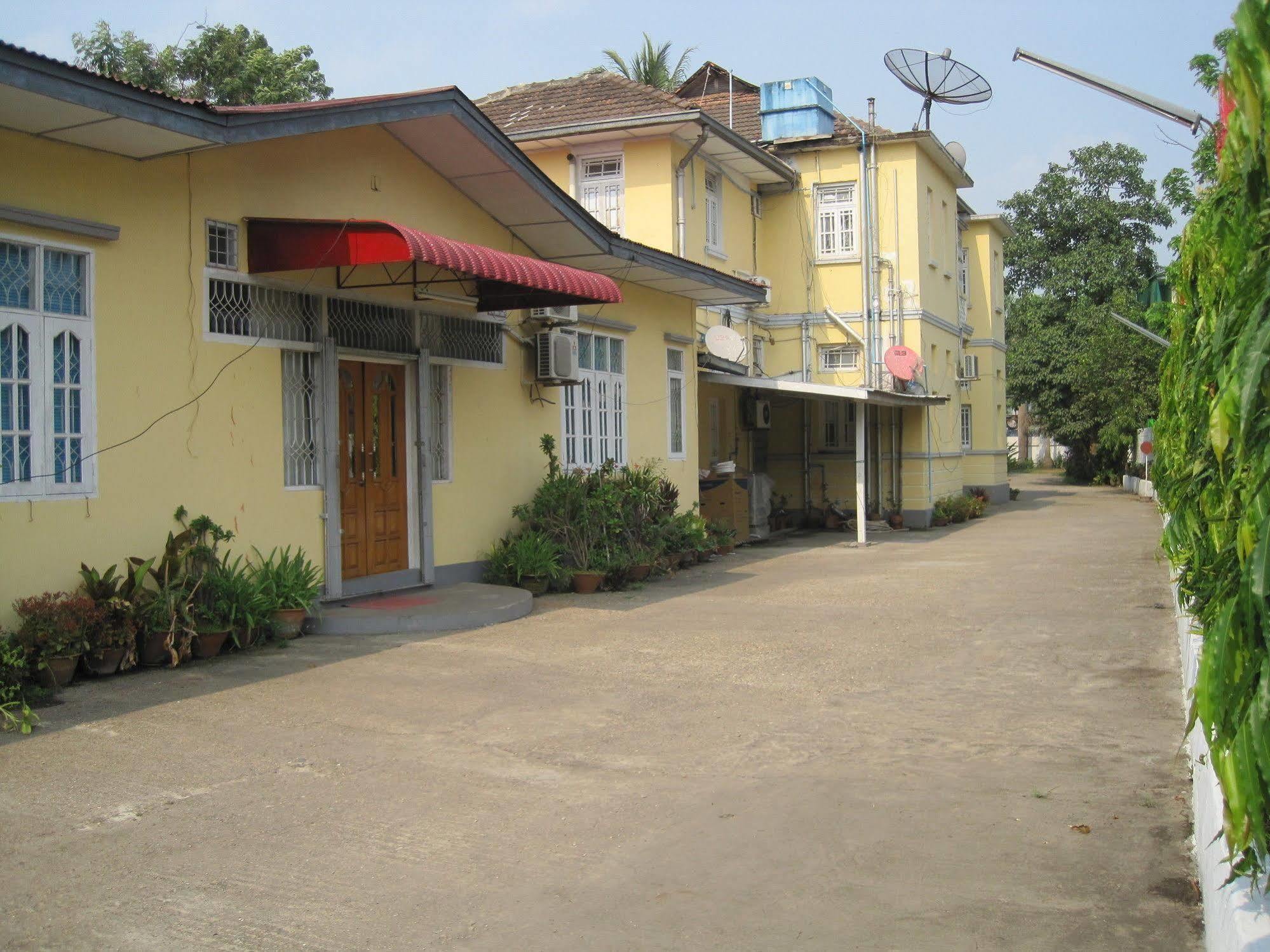 Golden Guest Inn Rangun Zewnętrze zdjęcie