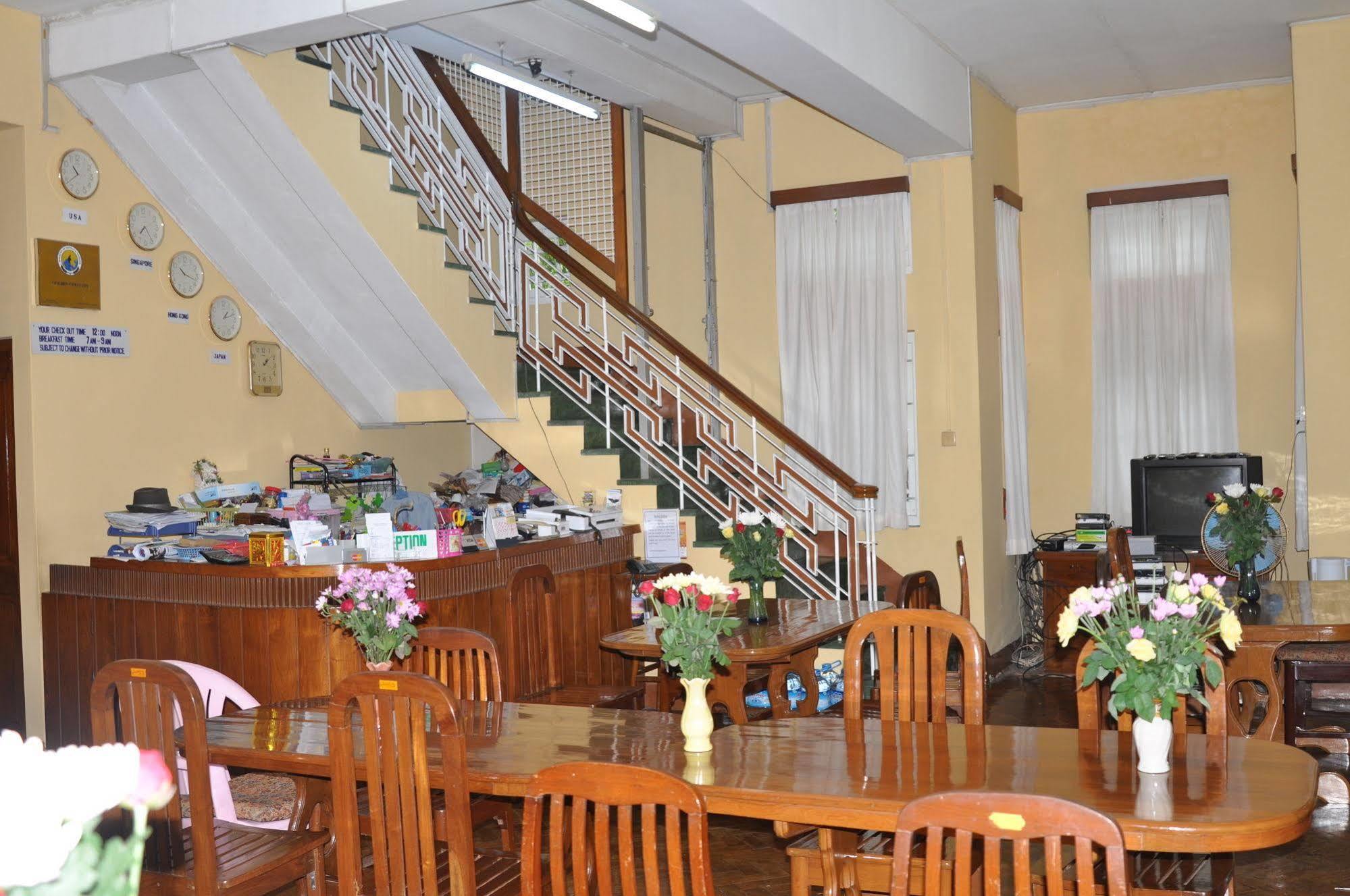 Golden Guest Inn Rangun Zewnętrze zdjęcie