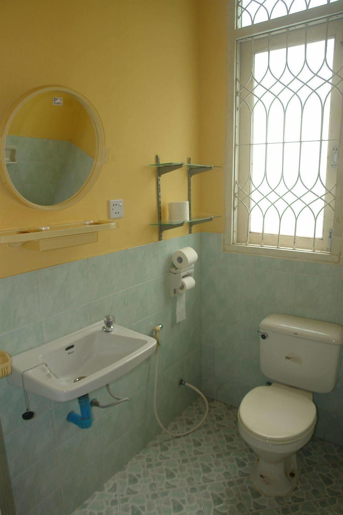 Golden Guest Inn Rangun Zewnętrze zdjęcie