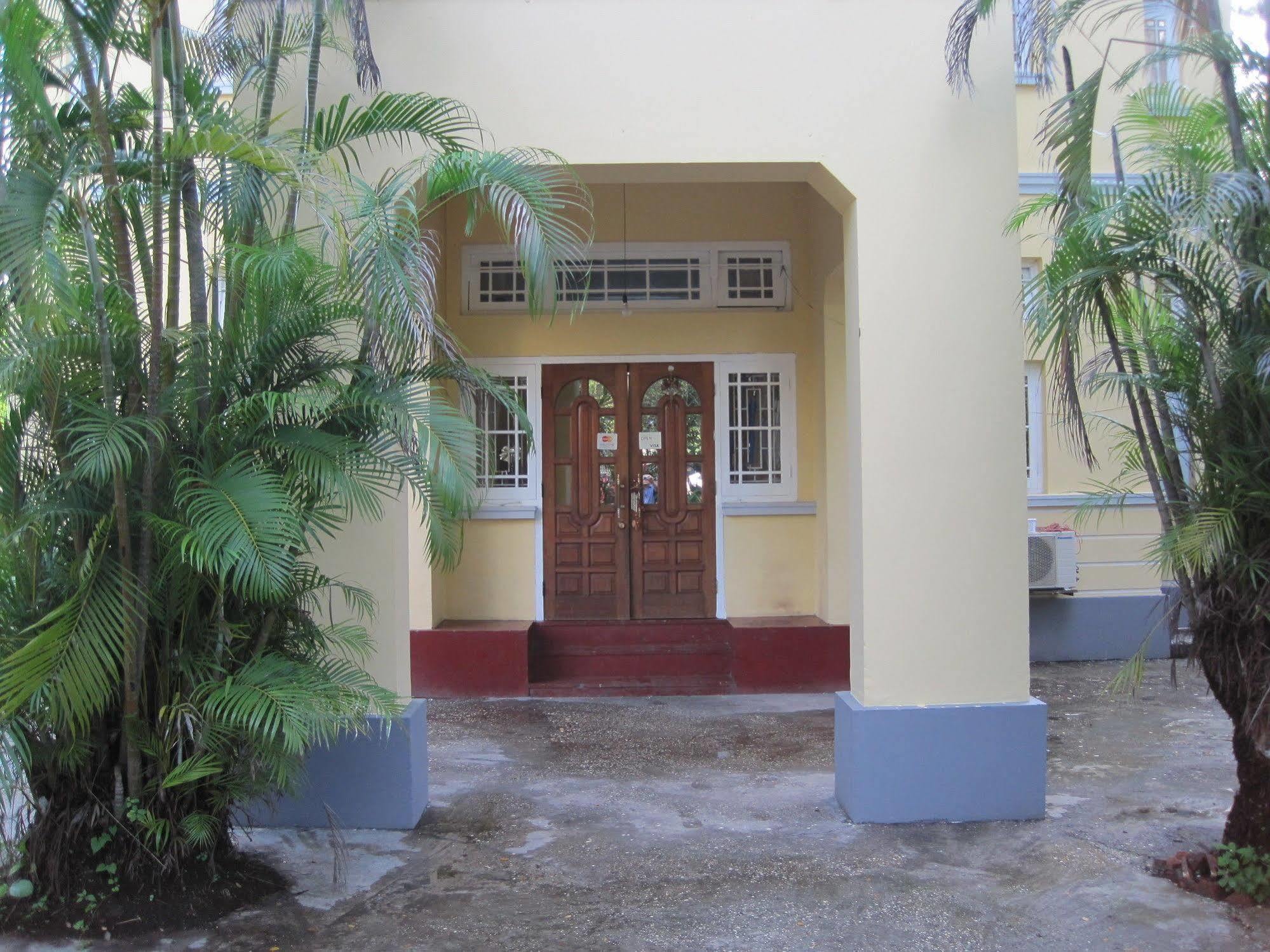 Golden Guest Inn Rangun Zewnętrze zdjęcie