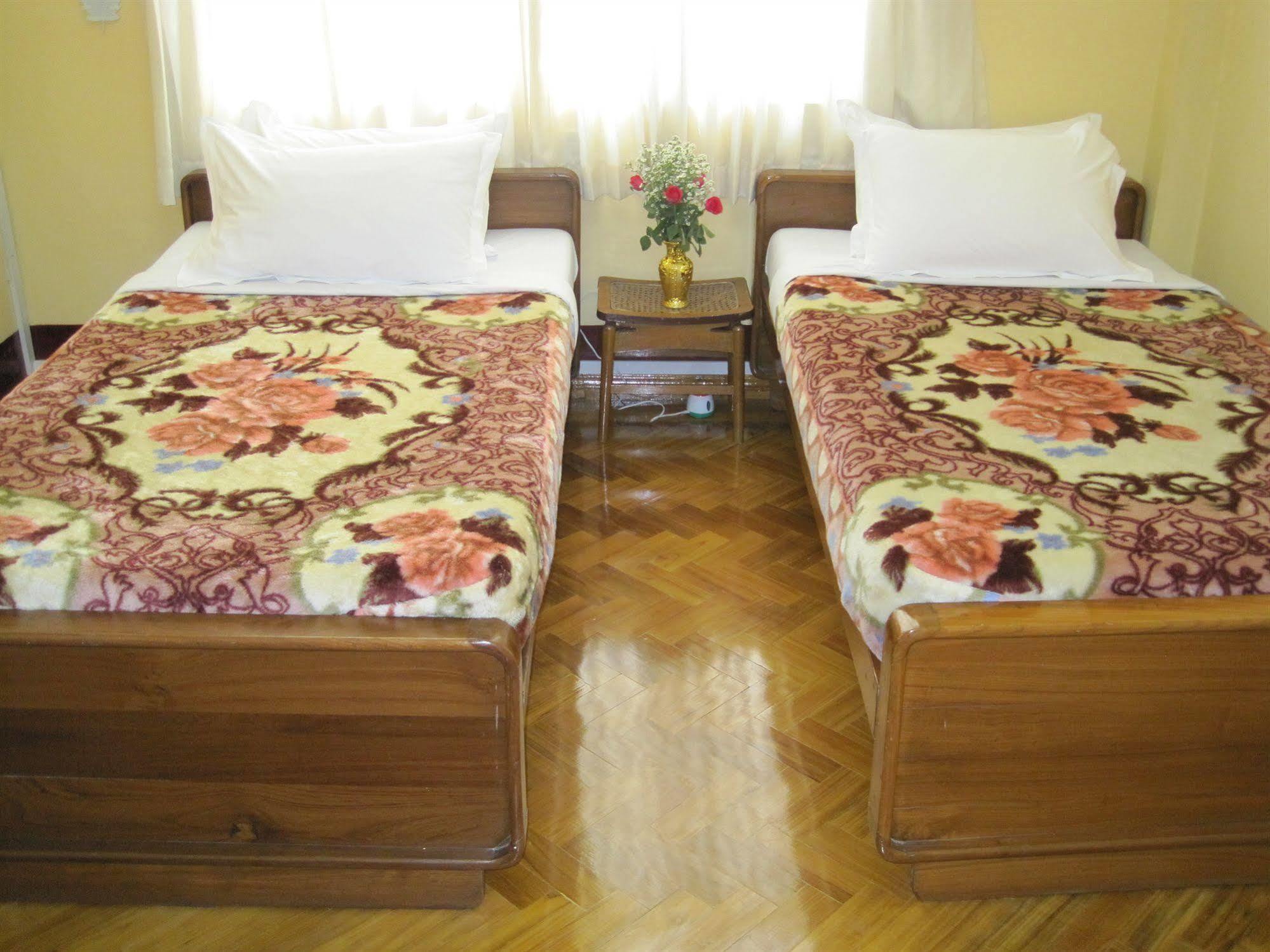 Golden Guest Inn Rangun Zewnętrze zdjęcie