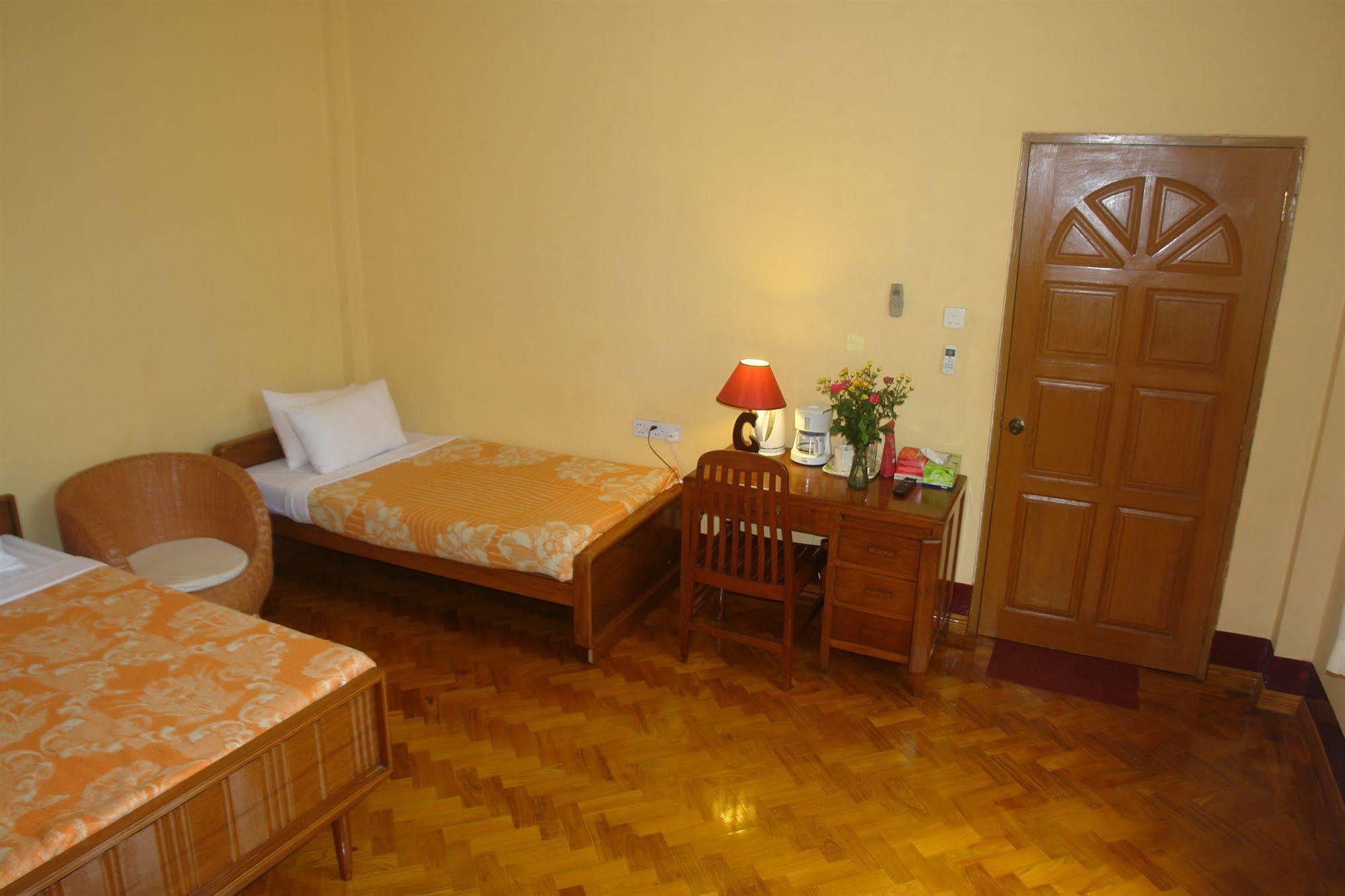 Golden Guest Inn Rangun Zewnętrze zdjęcie